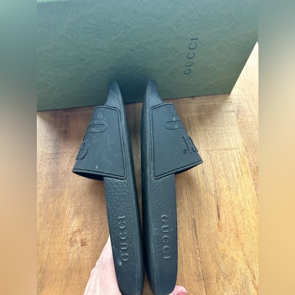 Black Gucci logo rubber pool slide sandals with box - Picture 4 of 5